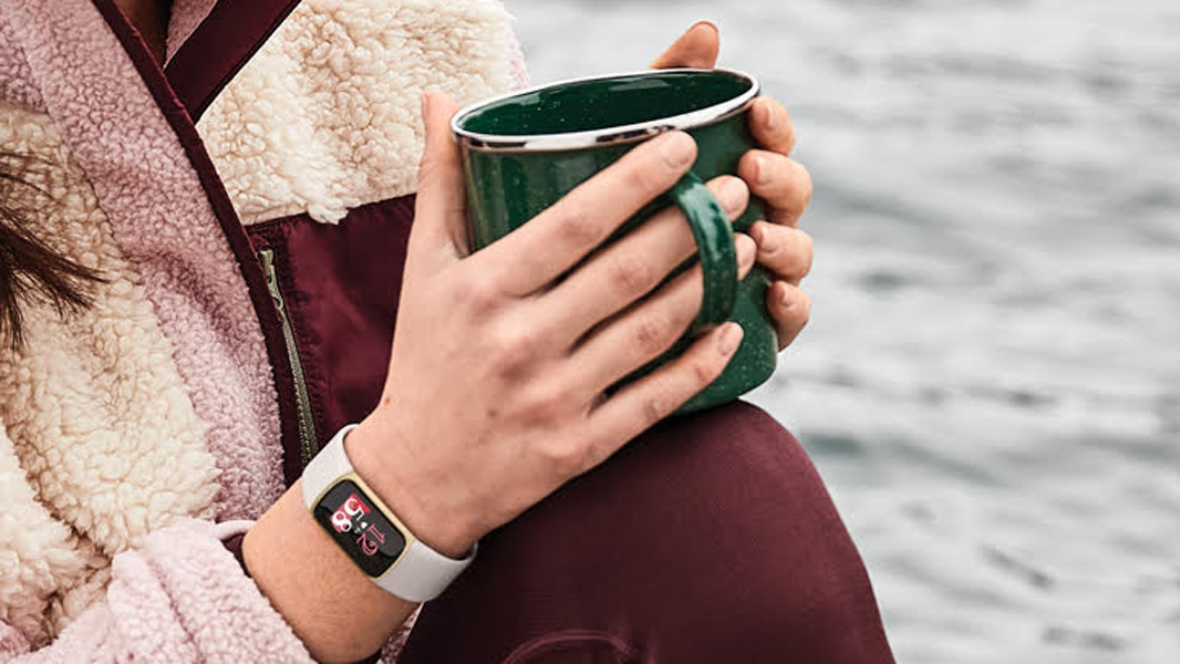 Fitbit Announces New Features for Luxe and Charge 5 Wearables
