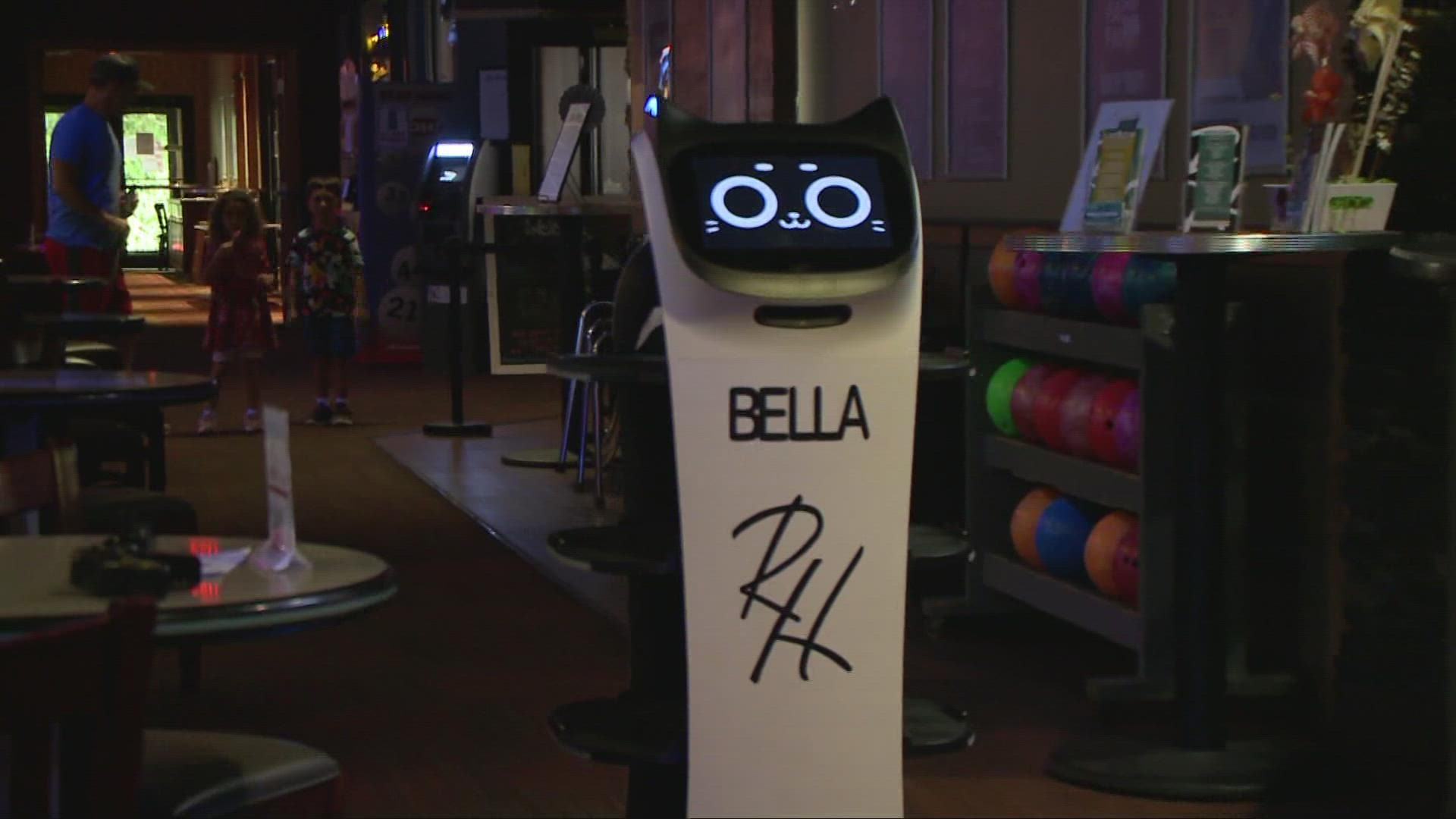 New robot employee turning heads at Solon entertainment complex
